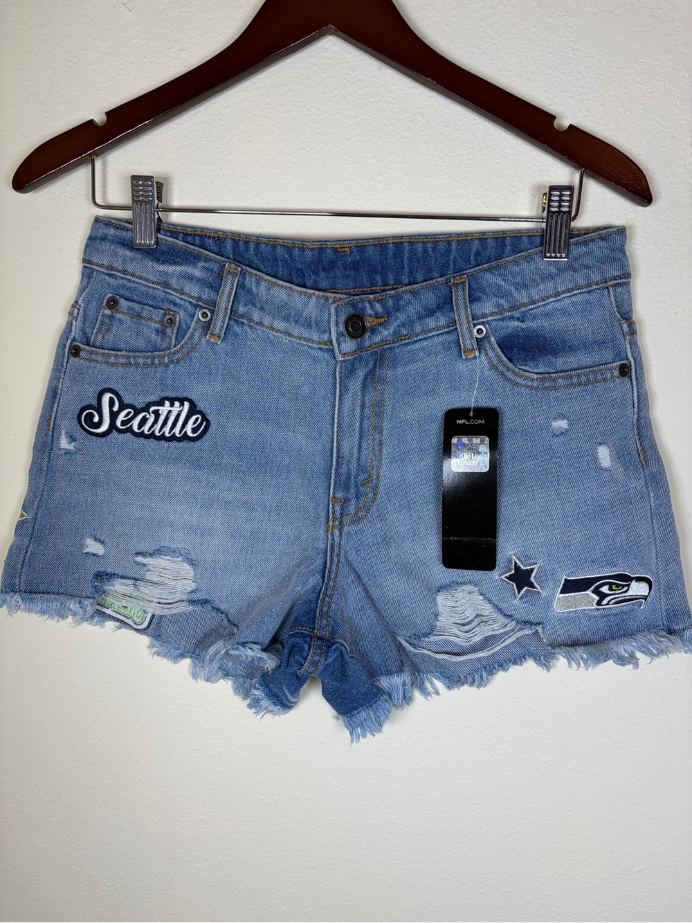 FOCO Seattle Seahawks Distressed Denim Shorts NFL Team Apparel Medium - Picture 2 of 9
